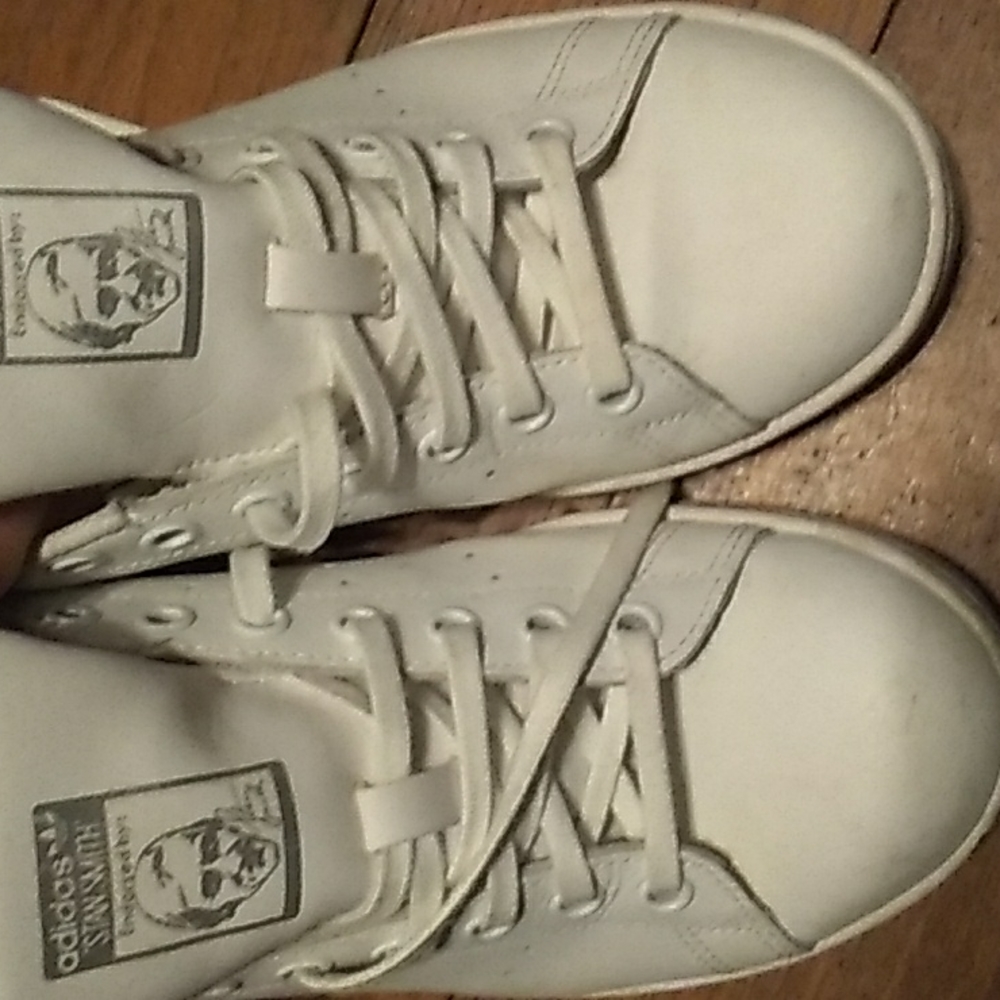 Size 5 1/2 Adidas sneakers - Picture 2 of 3